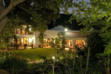 هتل The Oasis Boutique  & Residency