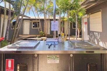 فندق على الطريق Econo Lodge Karratha