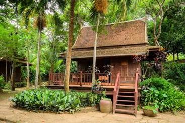 هتل Petchvarin Resort And Spa