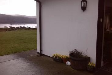 تختخواب و صبحانه Currane Lodge Bed&Breakfast