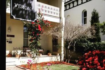 تختخواب و صبحانه Verona Guest House