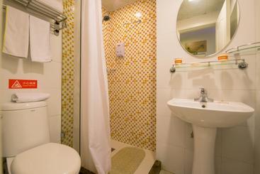 هتل Home Inn Huanghe Road
