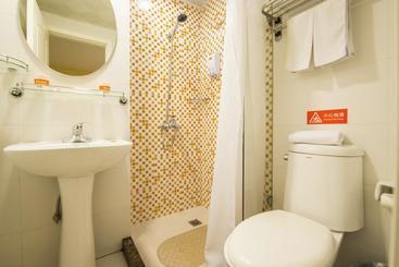 هتل Home Inn Huanghe Road