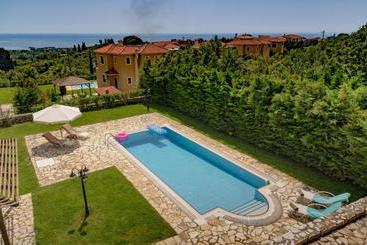 هتل Kefalonia Houses