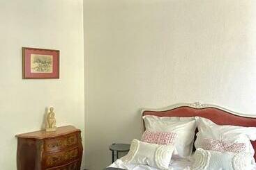 مبيت وإفطار Chez Sarah La Pivoine