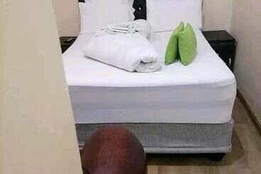 ベッドアンドブレックファースト Rz. Guesthouse Mafikeng