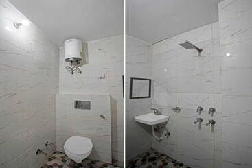 ホテル Oyo 81020 Royal Orbit