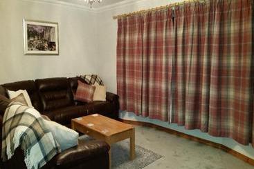 تختخواب و صبحانه Ronan House