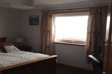 تختخواب و صبحانه Ronan House