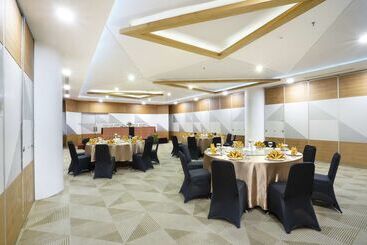 Отель Golden Tulip Pontianak