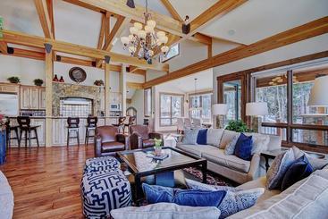 هتل Mountain Majesty Manor