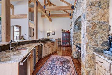 هتل Mountain Majesty Manor
