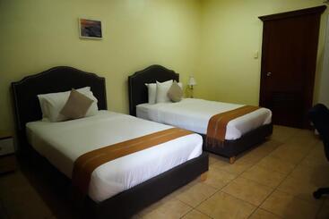 هتل Sunset Inn By Pro Ema