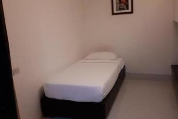 هتل At One Inn Hualamphong