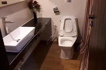 هتل At One Inn Hualamphong