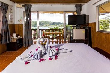 هتل Phi Phi Good View
