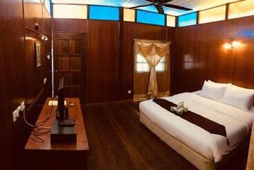 مُتل Shell Out Cenang Beach Resort