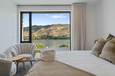 هاستل Lakeside Luxury Studio Apartment