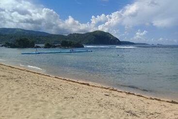 فندق صغير Josurfinn, Puraran Beach