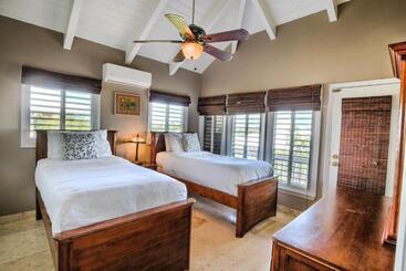 استراحتگاه Neptune Villas