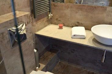 هتل La Gioia Grey Stylish Apartments