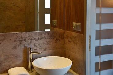هتل La Gioia Grey Stylish Apartments