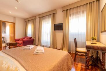 بنسيون B&b Heritage Villa Apolon