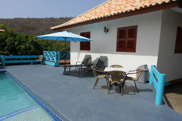 Westhill Bungalows & Diving