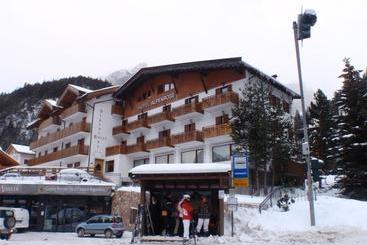 هتل Alpenrose