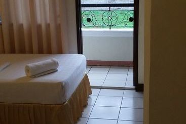 هتل Dumaguete Royal Suite Inn