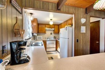 هتل 890 Candlewood Relaxing Tahoe Cabin