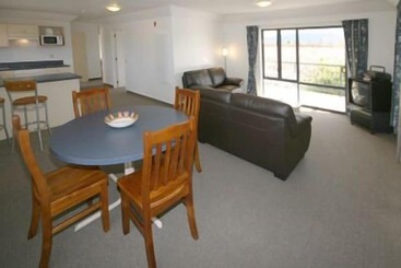 آپارتمان Avalon Manor Motel