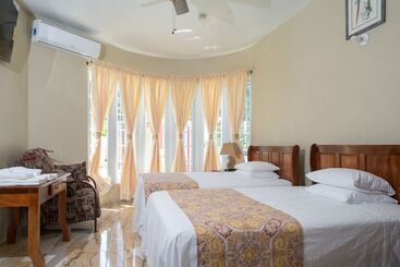 ویلا Waters Edge Guest House