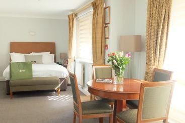 Basil Street Apartments