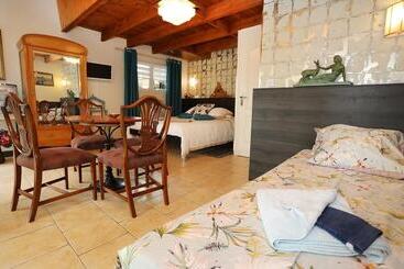 צימר Maison D Hôtes Et Roulotte Le 6 Bis