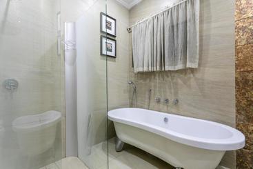 Fallsway Villas