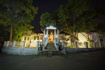 هتل The Secret Kandy