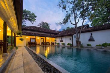هتل The Secret Kandy