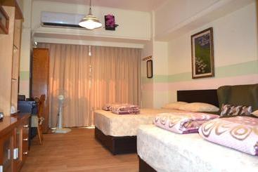 Holo Hostel
