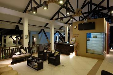 هتل Dive Thru Scuba Resort