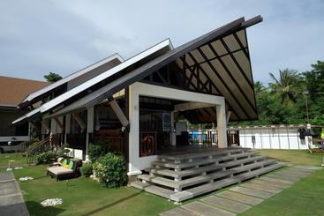 هتل Dive Thru Scuba Resort