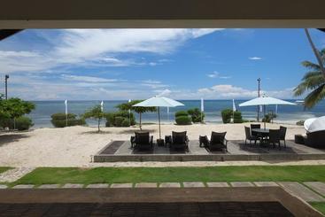 هتل Dive Thru Scuba Resort