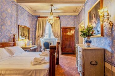 مبيت وإفطار Palazzo Nobile Di San Donato   Historic Experience