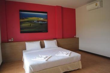هتل Palm Driving Range & Resort