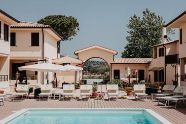 هتل Residence Talamone Il Poderino