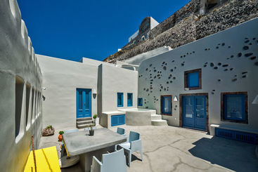 Luna Santorini Suites