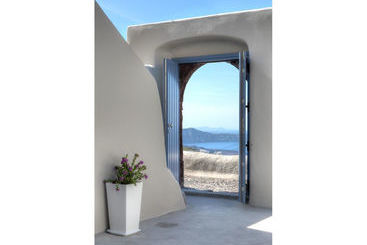 Luna Santorini Suites