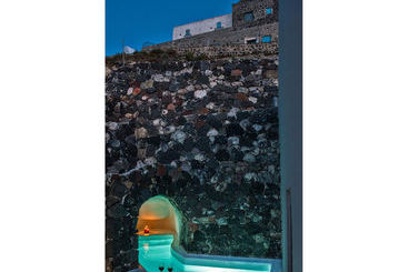 Luna Santorini Suites