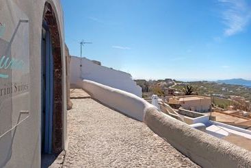 Luna Santorini Suites