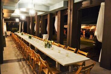 مبيت وإفطار Regatta Inn   Adults Only